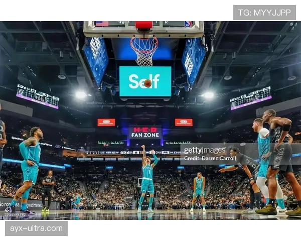 拉梅洛鲍尔通过挡拆策应与高频外线投射主导黄蜂转换进攻节奏