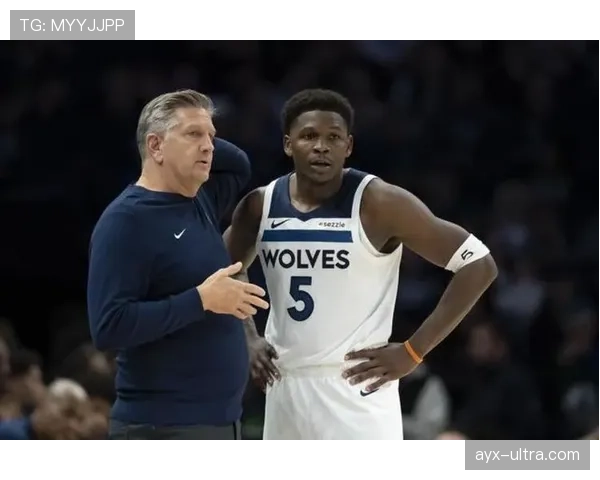 爱德华兹三分命中率提升显著 拉开队内得分差距