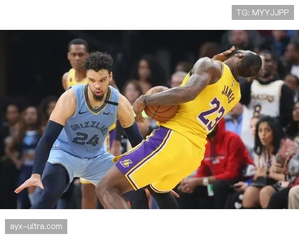 假摔判罚标准是什么？篮球规则中如何界定故意摔倒行为及对应判罚？